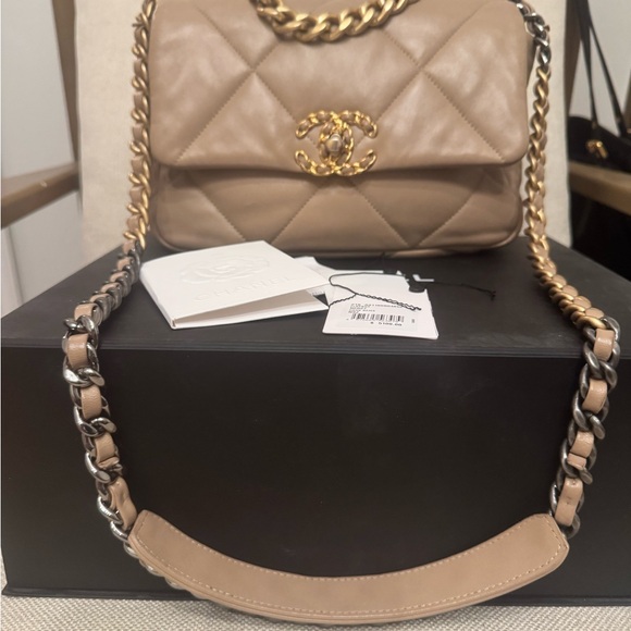 Chanel 19 Beige Quilted Leather Bag - Picture 1 of 17
